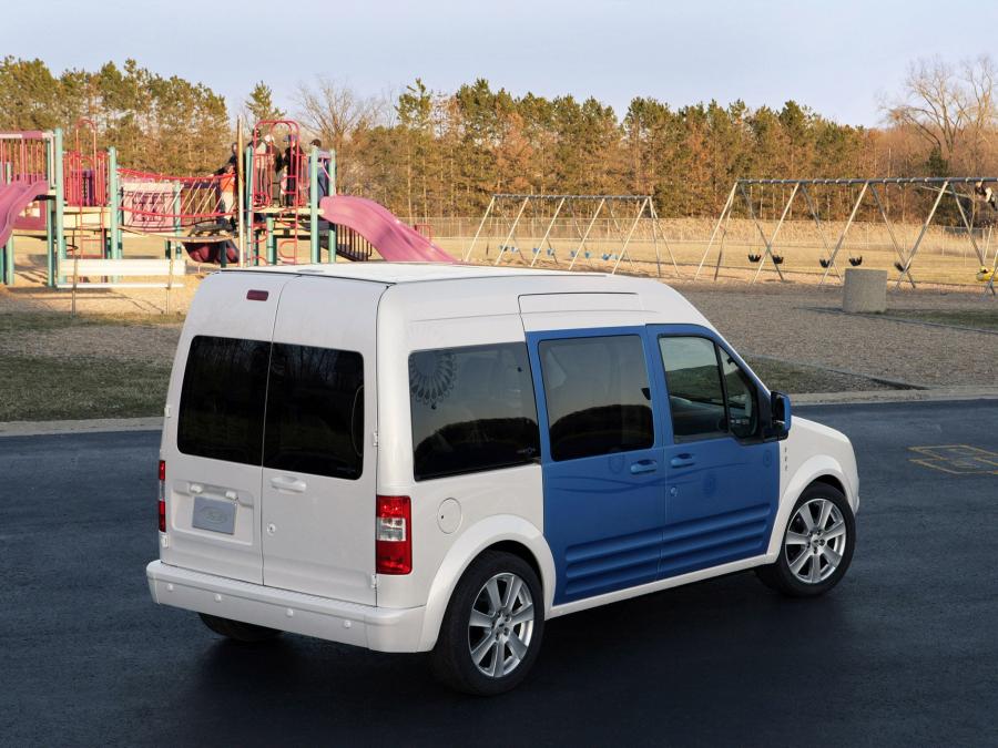  Ford Transit Connect Family One Concept 2009 года  (фото 19 из 39)